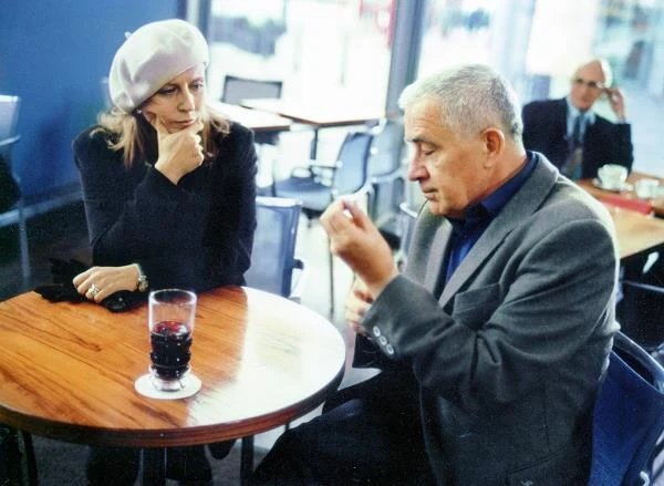 Ostatnim wielkim filmem Zanussiego jest zrealizowane w 2000 roku "Życie jako śmiertelna choroba przenoszona drogą płciową". Napis o takiej treści wymalowany sprayem na murze zobaczył reżyser w swojej dzielnicy w Warszawie. "Zawsze dziwuję się ludziom, których frustracja popycha do tego, by sprayem wypisywać na murze, i ciekaw jestem, co mają do powiedzenia, zawsze czytam ich przekazy. Jeśli się zastanowić, to trudno temu odmówić słuszności. Każde życie kończy się przecież śmiercią, a i każde życie przenoszone jest, przynajmniej jak na razie, drogą płciową. To jednak poważny film, bynajmniej nie komedia" - mówił reżyser.<br>Główną rolę lekarza chorego na raka zagrał ulubiony aktor Zanussiego - Zbigniew Zapasiewicz. "Grana przeze mnie postać jest typowa dla twórczości Krzysztofa" - mówił aktor. "We współczesnym polskim filmie młodzi ludzie próbują rozstrzygać swoje problemy za pomocą pistoletu i pięści, on natomiast opisuje człowieka, który myśli. Było to bardzo trudne, ale i atrakcyjne zadanie aktorskie. Wszystko rozgrywa się w psychice bohatera".
 
