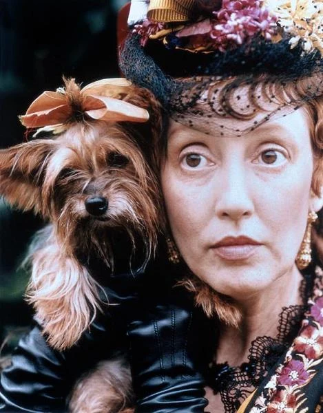 Powrotem do formy była drugoplanowa kreacja hrabiny Gemini w "Portrecie damy" (1996) Jane Campion.