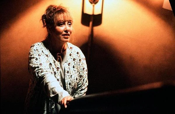 Na początku XX wieku Duvall przestała występować w filmach.Przed dobrowolną emeryturą zdążyła jeszcze wystąpić w dwóch horrorach: "Tale of the Mummy" (1998) oraz "Czwartym piętrze" (1999).