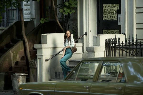 Zoe Saldana w scenie z filmu "Więzy krwi"