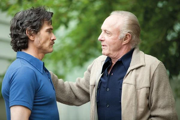 Billy Crudup i James Caan w scenie z filmu "Więzy krwi"
