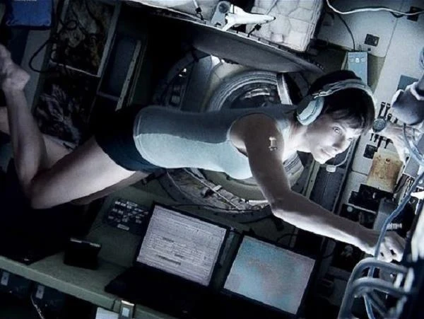 Sandra Bullock w filmie "Grawitacja" (2013)