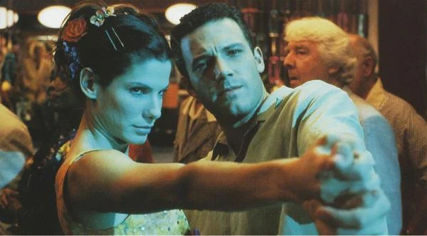 Sandra Bullock i Ben Affleck w filmie "Podróż przedślubna" (1999)