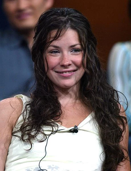 Evangeline Lilly studiowała stosunki międzynarodowe na University of British Columbia. Przez pewien czas imała się różnych prac, by opłacić studia - była m.in. stewardessą i kelnerką. W USA brała udział w reklamach, później została "odkryta" w Vancouver przez agencję modelek Ford. Przez krótki okres swego życia działała jako misjonarka, odwiedzając 14 państw - fot. Frederick M. Brown