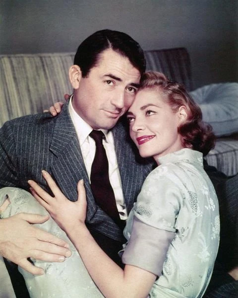 Przez lata kariery Bacall wystąpiła w wielu głośnych tytułach u boku innych gwiazd Hollywood, takich jak Kirk Douglas - "Młody człowiek z trąbką", Gregory Peck - Żona modna" (na zdjeciu), Paul Newman - "Ruchomy cel" czy John Wayne - "Rewolwerowiec".