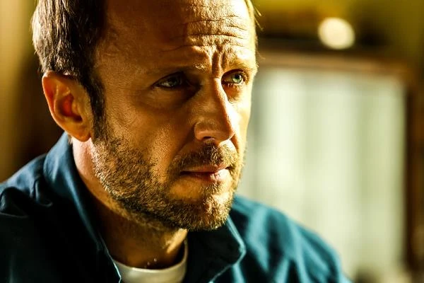 Łukasz Simlat w scenie z filmu "Zbliżenia", fot. Adam Golec