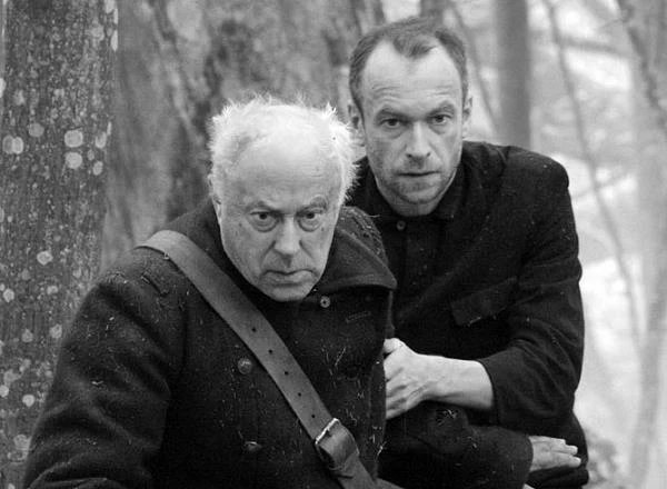 Po długiej nieobecności na kinowym ekranie Bonaszewski w wielkim stylu wrócił w 2009 roku w eksperymentalnym obrazie Piotra Dumały "Las". W duecie ze Stanisławem Brudnym stworzyli jedną z najbardziej wyrazistych w historii polskiego kina relacji ojciec-syn.