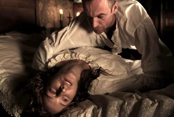 Rok później Bonaszewskiego oglądaliśmy w rozgrywającym się w XVIII wieku obrazie Adriana Panka "Daas", gdzie zagrał postać Henryka Kleina - młodszego radcy wiedeńskiej Kancelarii Nadwornej.