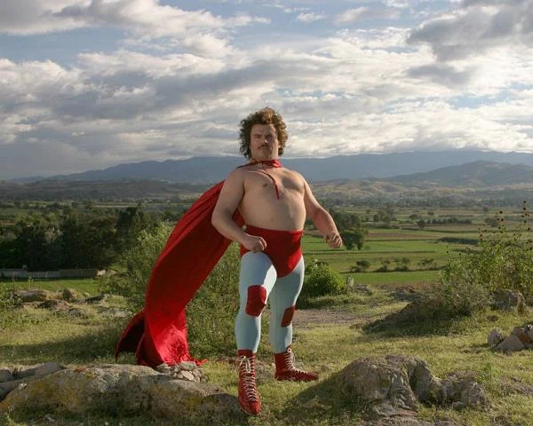 Na taką rolę mógł się zdecydować tylko on - kreacja w "Nacho Libre" udowadniała, jak wielki dystans do siebie ma Jack Black. W obrazie Jareda Hessa wcielał się on w klasztornego kucharza, który zamierza wesprzeć sierociniec mający problemy finansowe. By zrealizować ten cel, bierze udział w walkach zapaśniczych z najlepszymi zawodnikami Meksyku.