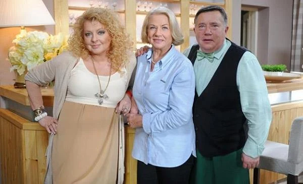 Po wakacjach widzów "Na Wspólnej" czekają nie lada emocje. Jakiś czas temu grany przez Hryniewicza  Włodek podejrzewał Marię (Bożena Dykiel) o zdradę z Tadeuszem (Jerzy Schejbal). Teraz to Ziębowa będzie szaleć z zazdrości o... Magdę Gessler.