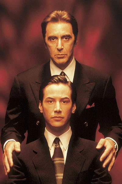 Występ w "Adwokacie diabła" Taylora Hackforda umożliwił Reevesowi pracę u boku jednego z najwybitniejszych aktorów współczesnego kina, Ala Pacino. W thrillerze z 1997 roku zagrał Kevina Lomaksa - młodego adwokata, skuszonego intratną propozycją pracy, który nie zdaje sobie jednak sprawy z tego, kim jest jego chlebodawca.