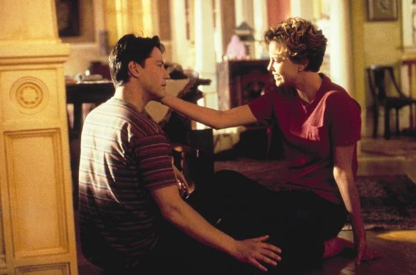 Pomiędzy kolejnymi "Matriksami" aktor wystąpił również w takich obrazach, jak "Krótka piłka", "Słodki listopad" (ponownie spotkał się w nim na planie z Charlize Theron) czy "Obserwator", które również mocno nadwątliły jego pozycję. Za występy w nich otrzymywał kolejne w swojej karierze nominacje do Złotych Malin.