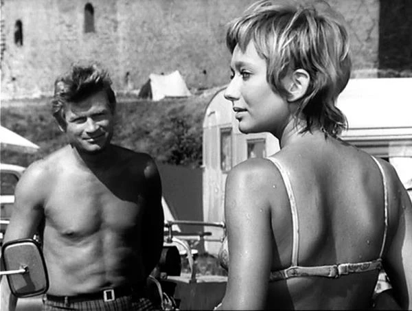 Na ekranie Szykulską oglądać mogliśmy u boku najprzystojnieszych amantów ówczesnego kina. W 1971 roku partnerowała Stanisławowi Mikulskiemu w pięcioczęściowej serii "Samochodzik i templariusze", gdzie wcieliła się w postać cudzoziemki Karen Petersen.