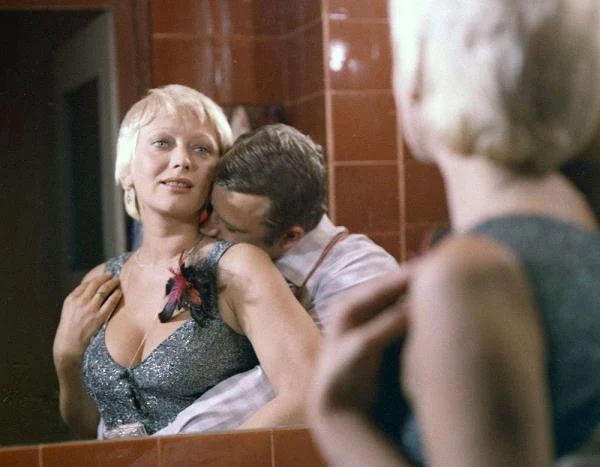 Aktorka pojawiła się również w popularnym serialu "Jan Serce" (1981). Jej bohaterka, Danuta Uljasz, towarzyszy tytułowemu bohaterowi w dwóch odcinkach o wymownych tytułach: "Pieszczoty" i "Zgryzoty"...