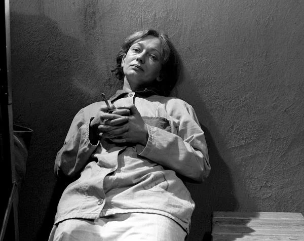 Najgłośniejszym filmem w jej dorobku pozostaje jednak głośny "Nadzór" (1983) Wiesława Saniewskiego, gdzie zagrała jedną z więźniarek, Stachę Wilecką.