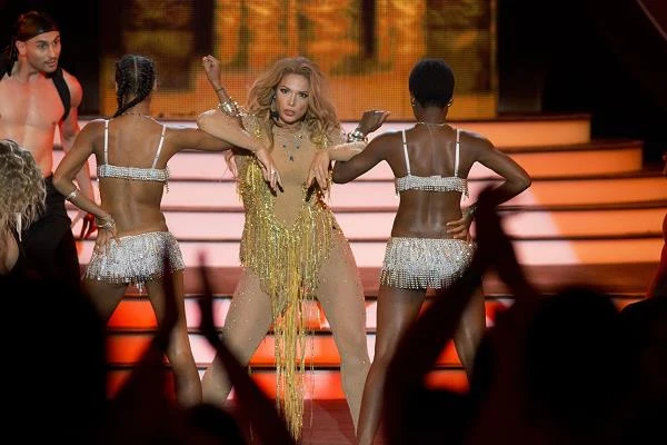 Joanna Liszowska jako żywiołowa i seksowna Jennifer Lopez