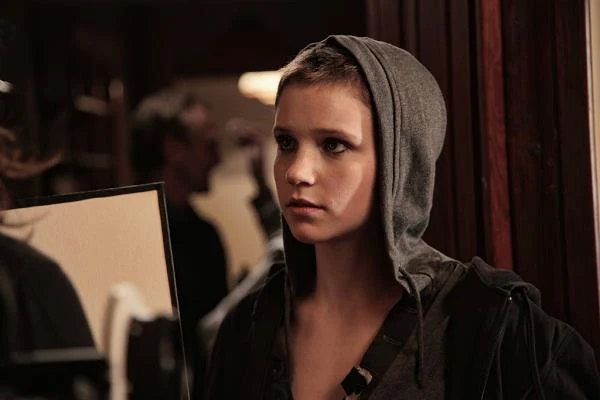 Eliza Rycembel w filmie "Carte Blanche"
