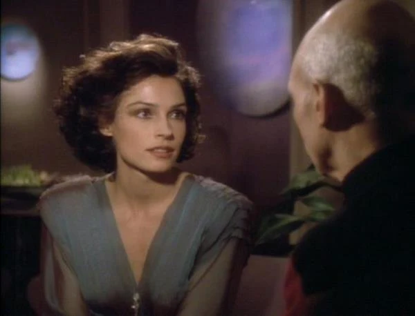 Pierwszą rolą początkującej aktorki był występ w jednym odcinku serialu "Star Trek: Następne pokolenie" (1992), gdzie wcieliła się w postać Kamali. W tym samym roku zaoferowano jej występ w innej telewizyjnej produkcji "Star Trek: Stacja kosmiczna" (jako Jadzia Dax), ale Janssen odrzuciła tę ofertę, chcąc skoncentrować się na kinowej karierze.