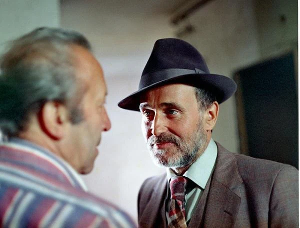 Wielką popularność przyniósł Nowickiemu tytułowy Wielki Szu, oszust karciany z filmu Sylwestra Chęcińskiego (1982). Rola Nowickiego została przez wielu okrzyknięta "kultową" i "jednym z najbardziej wyrazistych portretów filmowych ostatnich dwóch dziesięcioleci". Sam aktor przyznaje, że nie lubi oglądać filmów ze swoim udziałem, głównie dlatego, że nic już w nich nie może zmienić.