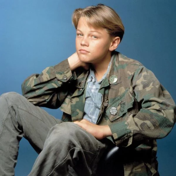 Leonardo DiCaprio urodził się w Hollywood w Kalifornii. Rozpoczął karierę aktorską w wieku 14 lat. Po kilku epizodach w telewizji, reklamach i filmach został zaangażowany do przebojowego sitcomu "Dzieciaki, kłopoty i my".