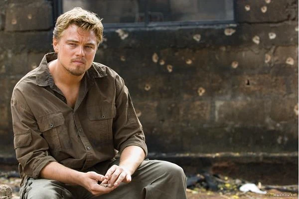 Kolejną nominację do nagrody Akademii przyniosła DiCaprio rola najemnika z Zimbabwe - Danny'ego Archera - w "Krwawym diamencie" (2006) Edwarda Zwicka ."Leo zaangażował się w tę rolę całym sobą" - reżyser chwalił aktora. "On ma tę zadziwiającą zdolność całkowitego 'wejścia' w swoją postać, aż do samego końca. Przesiadywał z byłymi najemnikami, pracownikami organizacji pozarządowych, dawnymi żołnierzami i godzinami po prostu przysłuchiwał się ich rozmowom. W końcu potrafił nawet improwizować, posługując się ich dialektem. Jednak tym, co z niego emanowało, był nie tylko język, ale przede wszystkim istota postaci Danny'ego Archera" - mówił Zwick.