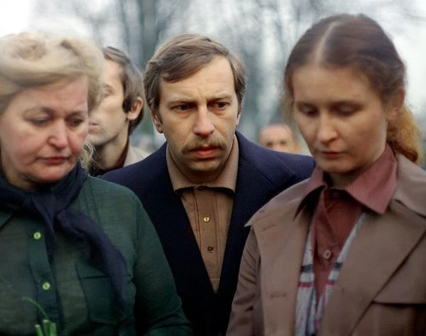 Jerzy Stuhr nie tylko wcielił się w postać Filipa Mosza, był również współautorem dialogów do "Amatora".  Żonę jego bohatera zagrała Małgorzata Ząbkowska (L) - koleżanka Stuhra z krakowskiej PWST (kończyli studia w tym samym roku!).
