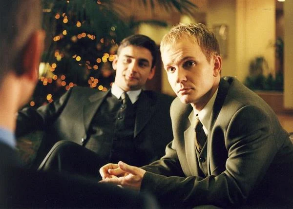 W środę, 19 listopada, mija dokładnie 15 lat od premiery "Długu" Krzysztofa Krauze. To jeden z najważniejszych polskich filmów ostatniego 20-lecia.

"Dług" oparty był na prawdziwych zdarzeniach. Chodziło o głośną sprawę, której bohaterami byli dwaj młodzi biznesmeni (w ich rolach Robert Gonera i Jacek Borcuch) skazani za zabójstwo gangsterów, domagających się zwrotu wyimaginowanego długu.