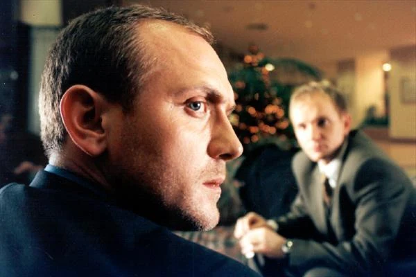 "Dług" do dziś jest uważany za jeden z najważniejszych polskich obrazów ostatniej dekady XX wieku. W Gdyni, oprócz Grand Prix, film otrzymał nagrodę za reżyserię, muzykę, pierwszoplanową rolę męską dla Andrzeja Chyry i nagrodę dziennikarzy.
