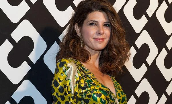 Marisa Tomei? Dziś wszyscy pamiętają jej dojrzałą rolę striptizerki i samotnej matki w "Zapaśniku"(2008), jednak dla obchodzącej 50. urodziny aktorki nominacja do Oscara, którą otrzymała za występ w filmie Darrena Aronofsky'ego, była już trzecim wyróżnieniem Akademii w karierze. Jej nazwisko w języku japońskim znaczy jednak "niewidzialna", z okazji jubileuszu stawiamy więc aktorkę w pełnym świetle! - fot. Valerie Macon