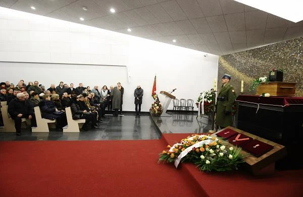 Zgodnie z wolą zmarłego 27 listopada aktora jego ciało zostało poddane kremacji. Zgodnie z wolą zmarłego 27 listopada aktora jego ciało zostało poddane kremacji.