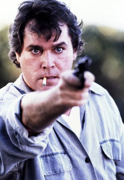 Nie minęło 5 lat a twarz aktora w niczym nie przypominała już zawadiackiego przystojniaka z "Dzikiej namiętności". Nalane oblicze Liotty mogliśmy zobaczyć w thrillerze "Cop Land", w którym wystąpił u boku takich sław, jak: Sylvester Stallone, Robert De Niro i Harvey Keitel.