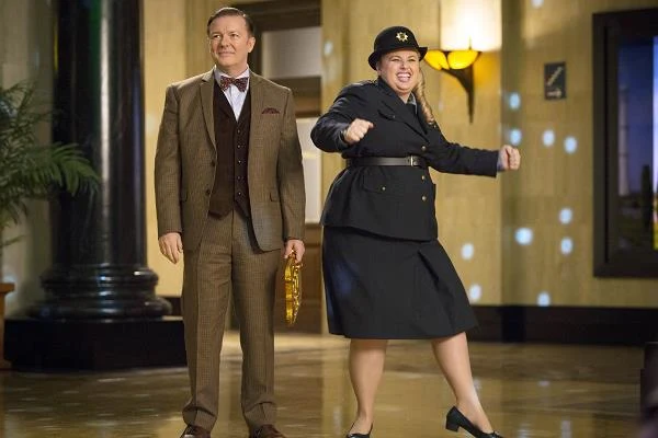 Ricky Gervais i Rebel Wilson w scenie z filmu "Noc w muzeum: Tajemnica grobowca"
