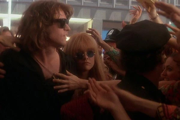 Po występie w roli prywatnego detektywa wplątanego w sfingowanie śmierci swojej klientki w thrillere kryminalnym "Zabij mnie jeszcze raz" (1989), w którym zagrał ze swoją ówczesną żoną - Joanne Whalley, wielkim sukcesem artystycznym okazała się kreacja Jima Morrisona, jednej z ikon rocka, lidera i wokalisty tytułowej grupy w biograficznym dramacie Olivera Stone'a "The Doors" (1991).