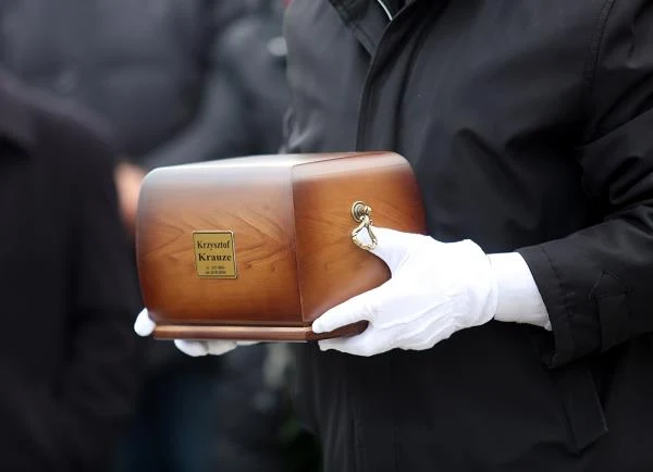 O swojej chorobie mówił w wywiadzie dla tygodnika "Wprost": "Każdy chory na raka spodziewa się cierpienia. Prędzej czy później. I może wtedy chce umrzeć. Tylko w ten sposób czasami myślę o nowotworze. Ale nie chcę chyba o tym rozmawiać. Nawet kiedy ludzie mówią na dzień dobry: 'Jak się czujesz?', proszę, aby pomijali to pytanie".