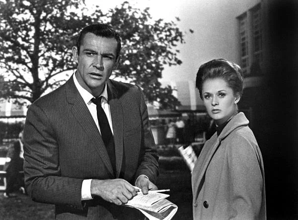 Po występie w "Ptakach" Hedren pojawiła się jeszcze w jednym filmie Hitchcocka - "Marnie" (na zdjęciu, z Seanem Connery). Ich współraca zakończyła się w atmosferze kontrowersji. "To był niezwykły geniusz i zło, dewiant, niemalże niebezpieczny ze względu na wpływ, jaki mógł mieć na ludzi, którzy niczego się nie spodziewali" - przyznała po latach Hedren. "Zrujnował moją karierę, ale nie zrujnował mojego życia. Gdyby to się stało dzisiaj, byłabym bardzo bogatą kobietą" - dodała aktorka.