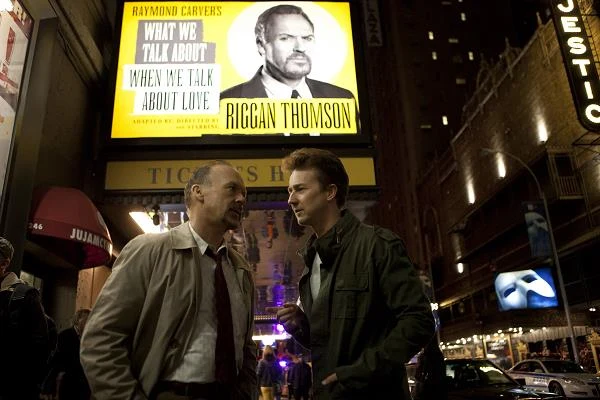 Michael Keaton i Edward Norton w scenie z filmu "Birdman"