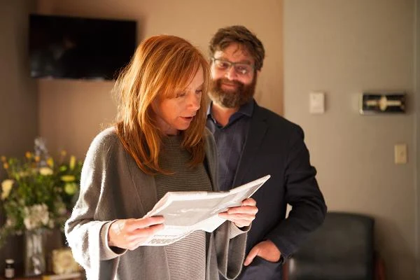 Andrea Riseborough i Zach Galifianakis w scenie z filmu "Birdman"