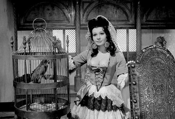 Film Wojciecha Jerzego Hasa wciąga atmosferą magiczności. Już w latach 60. XX wieku zrobił furorę w Europie. We Francji do dzisiaj pozostaje obrazem kultowym. Na zdjęciu Elżbieta Czyżewska.