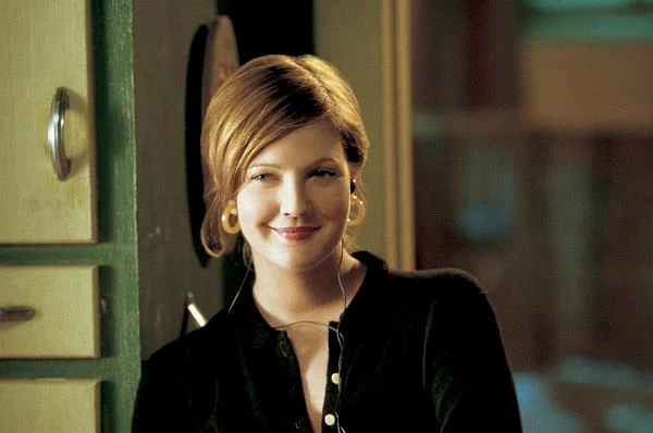 W międzyczasie oglądaliśmy artystkę w bardzo udanych rolach w "Donniem" Darko", Chłopakach mojego życia" i "Niebezpiecznym umyśle". Zapadała w pamięci jej kreacja zwłaszcza w tym ostatnim filmie opowiadającym o popularnym prezenterze telewizyjnym, który zostaje płatnym zabójcą.