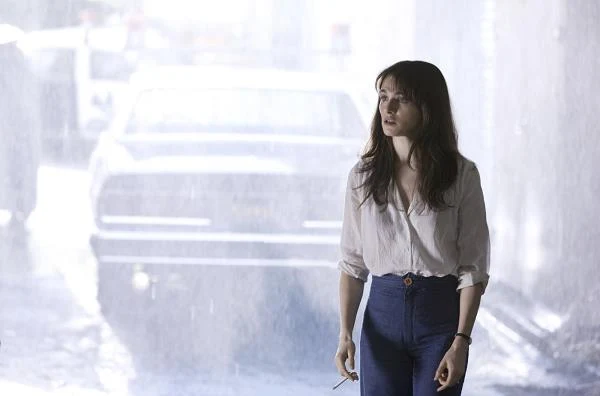 W gwiazorsko obsadzonej "Nostalgii anioła" (2009) Petera Jacksona, opowiadającej o nastolatce, która zostaje zamordowana przez seryjnego mordercę i zawieszona pomiędzy niebem a ziemią, obserwuje swoich bliskich, próbujących ją odnaleźć, wcieliła się w matkę bohaterki.