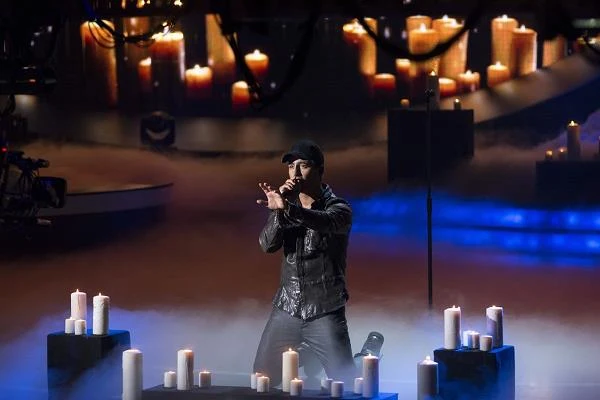 Stefano Terrazzino jako Enrique Iglesias