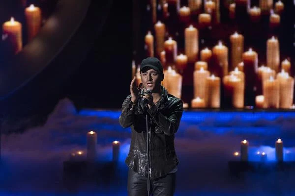 Stefano Terrazzino jako Enrique Iglesias