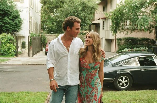 Następnie gwiazda uwodziła na ekranie Matthew McConaughey'ego w "Miłości na zamówienie" (2006), gdzie wcialała się w piękną Paulę, wynajętą przez zdesperowane małżeństwo, która ma zachęcić ich syna do wyfrunięcia spod rodzicielskich skrzydeł i rozpoczęcia samodzielnego życia.