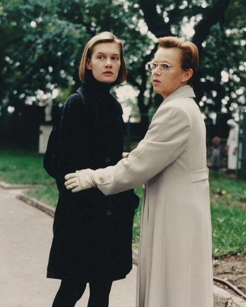 Występ w "Kolejności uczuć' przyniósł młodej aktorce Nagrodę im. Zbyszka Cybulskiego; klasę potwierdziła w kolejnej produkcji - "Matka swojej matki" (1996) Roberta Glińskiego, gdzie spotkała się na planie z mamą Krystyną Jandą (przybraną matke bohaterki Seweryn zagrała współautorka scenariusza Joanna Żółkowska). O wyborze Marii Seweryn do roli w obrazie Glińskiego zadecydowało to, że potrafiła bezbłędnie połączyć naiwny, dziecięcy sentymentalizm z determinacją i wzburzonymi uczuciami dorosłej kobiety - czytamy w Internetowej Bazie Filmu Polskiego.