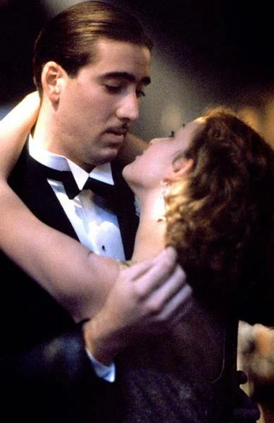 W tym samym roku Jennifer Grey otrzymała niewielką rolę Patsy Dwyer w muzycznym filmie Francisa Forda Coppoli "Cotton Club", gdzie tańczyła w objęciach Nicolasa Cage'a.