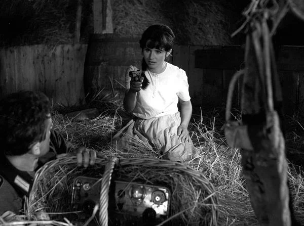 Chociaż film został podzielony na trzy ponad godzinne części, to 45 lat po emisji jego twórcy nadal czują pewien niedosyt. - Chociaż jestem dumny z tej serii, to tak po prawdzie historia powinna mieć swój finał w Berlinie. Skoro Franek rozpętał wojnę, powinien ją też zakończyć - tłumaczy Tadeusz Chmielewski.  - Obawiam się, że wtedy musielibyśmy nakręcić jeszcze jedną część. Mnie odpowiada, że Franek kończy swoją wędrówkę w Polsce, w ramionach mojej bohaterki Teresy. Wrócił do Polski, zakochał się w atrakcyjnej dziewczynie, czego chcieć więcej - pyta Joanna Jędryka (na zdjęciu).