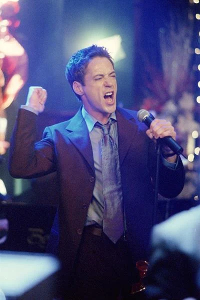 Chociaż reżyserzy cenili jego talent, coraz rzadziej chcieli z nim współpracować. Producent "Ally McBeal", David E. Kelley, serialu, w którym artysta zagrał ukochanego tytułowej bohaterki, tworząc jedną z najbardziej pełnokrwistych postaci serialowych lat 90. (otrzymał za swoją rolę Złotego Globa), wręcz wyrzucił go z planu z zakazem powrotu. W tamtym czasie aktor tkwił po uszy w nałogu. Powoli tracił kontakt z rzeczywistością. Potrafił przyjść na spotkanie w sprawie roli spóźniony dwie godziny i z shotgunem pod pachą. Zaczął też mieć poważne problemy z prawem - został m.in. zatrzymany przez "drogówkę" z bronią, na którą nie miał pozwolenia, i sporym ładunkiem kokainy i heroiny. W 1999 roku otrzymał kolejny cios - został skazany na trzy lata więzienia. Odsiedział rok, ale i tak było to dla niego traumatyczne przeżycie.