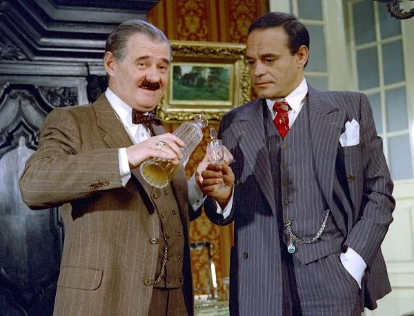 Postać szczególnie sugestywną i pełną wyrazu stworzył też Bronisław Pawlik jako świeżo upieczony ziemianin Kunicki, który ma kompleksy wobec starej arystokracji, ale jest przekonany, że za pieniądze można mieć i załatwić wszystko.