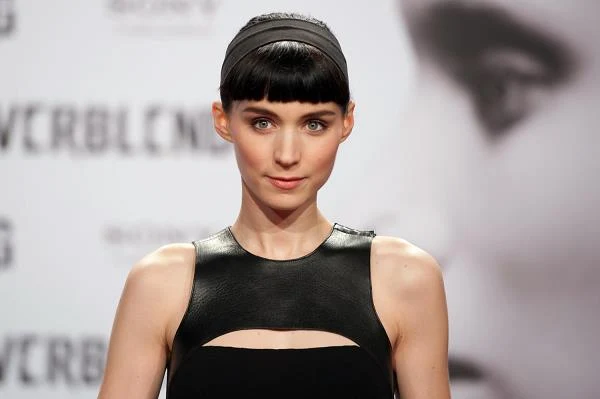Rooney Mara to nie tylko wschodząca gwiazda kina, ale także ikona stylu. Aktorka znana z filmów "Dziewczyna z tatuażem", "Ona" czy "The Social Network" obchodzi 17 kwietnia 2015 roku 30. urodziny.