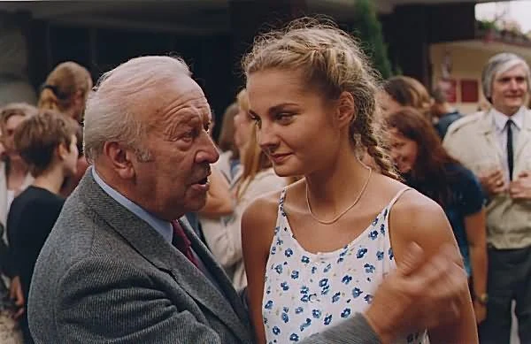 Pierwszą poważną rolą na dużym ekranie był dla Małgorzaty Sochy występ w obyczajowym filmie dla młodzieży "To my" (2000) Waldemara Szarka. Produkcja opowiadała o maturzystach starających się wykraść testy w przeddzień najważniejszego w ich dotychczasowym życiu egzaminu. Na planie towarzyszyli jej - podobnie jak ona początkujący - Rafał Cieszyński i Marta Dąbrowa, ale także sam Leon Niemczyk.